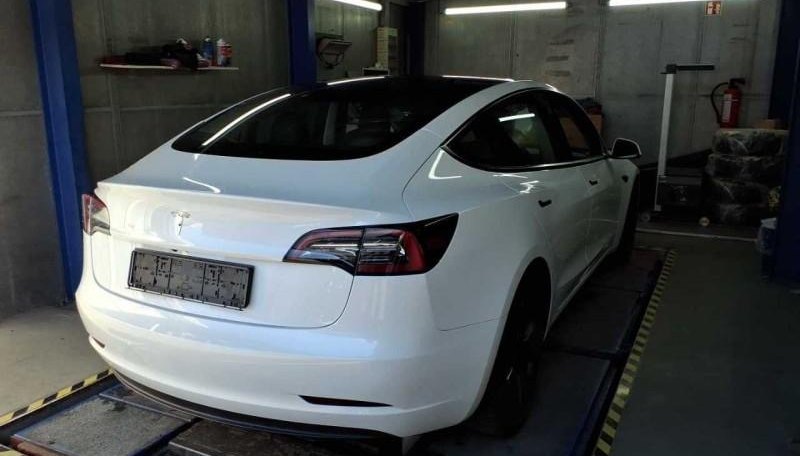 Tesla Model 3 Long Range RWD 4