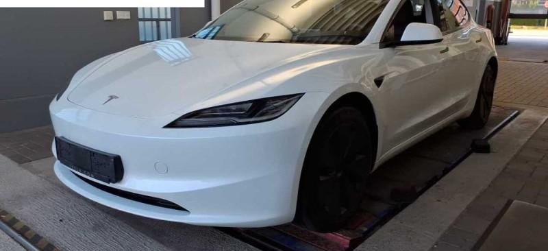 Tesla Model 3 RWD