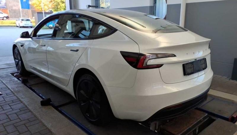Tesla Model 3 RWD 8