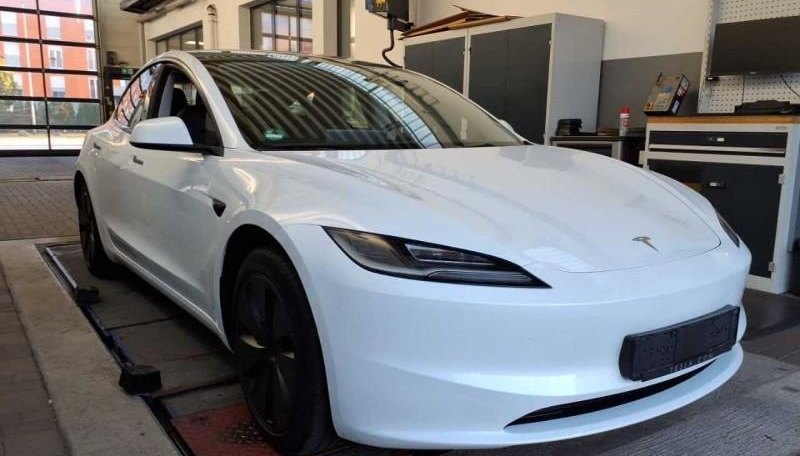 Tesla Model 3 RWD 9