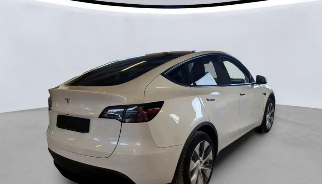 Tesla Model Y RWD 4