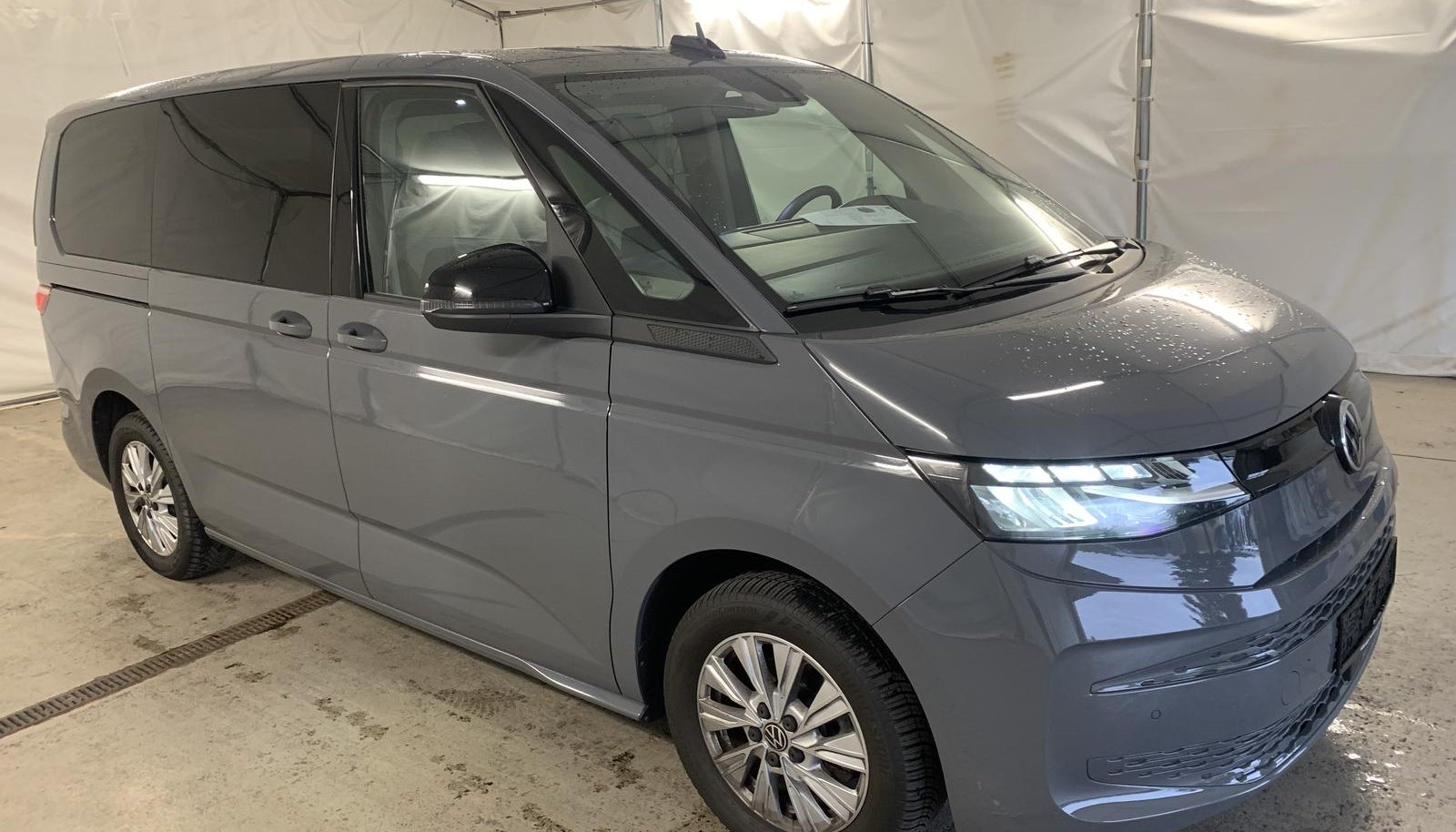 Volkswagen Multivan Basis lang 2