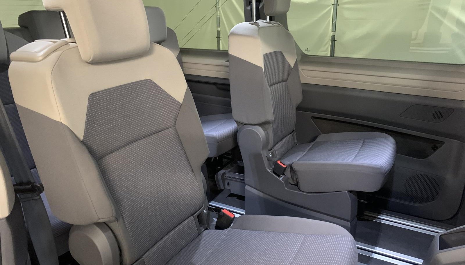 Volkswagen Multivan Basis lang 4