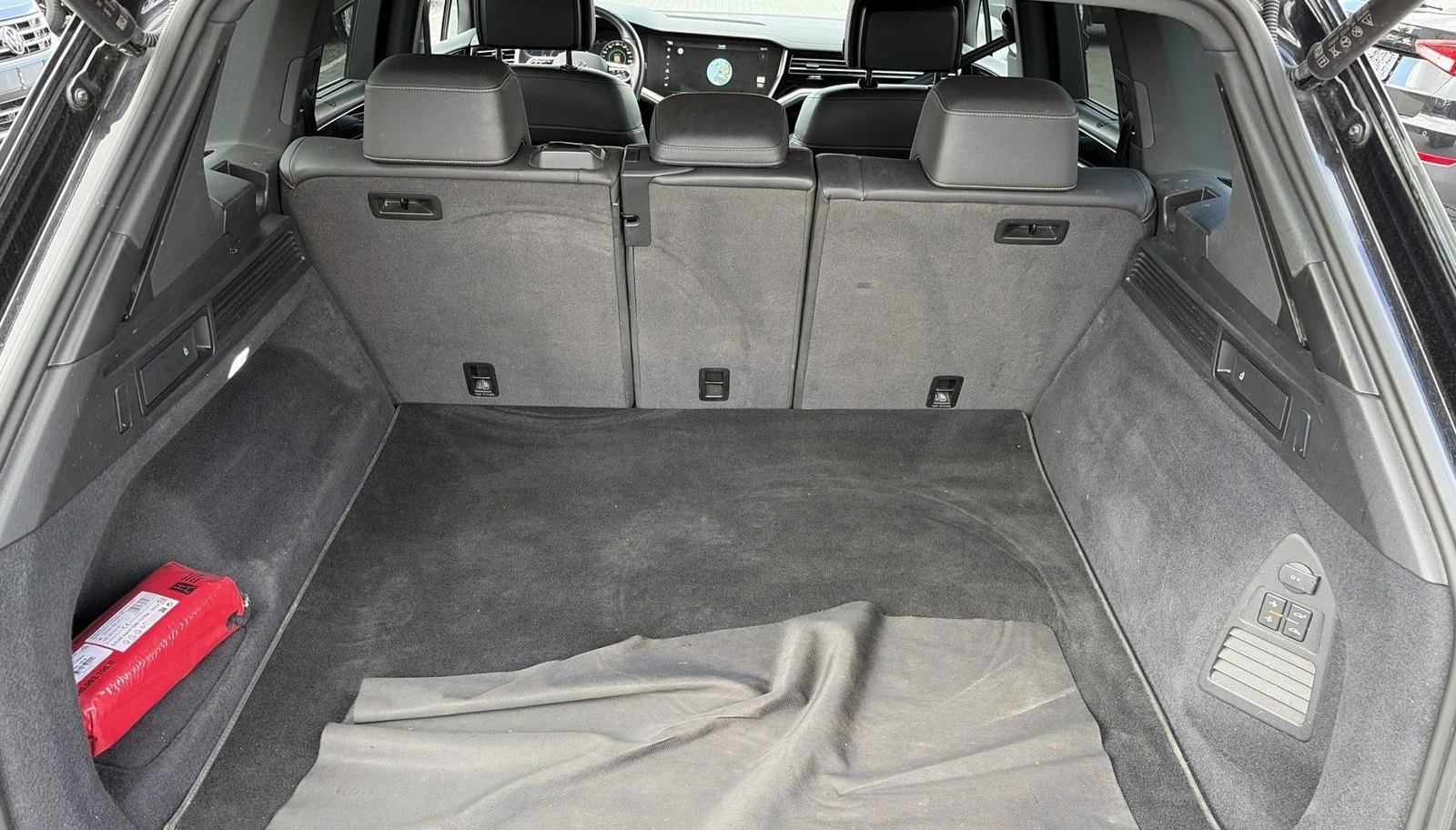 Volkswagen Touareg R-Line 4Motion 7