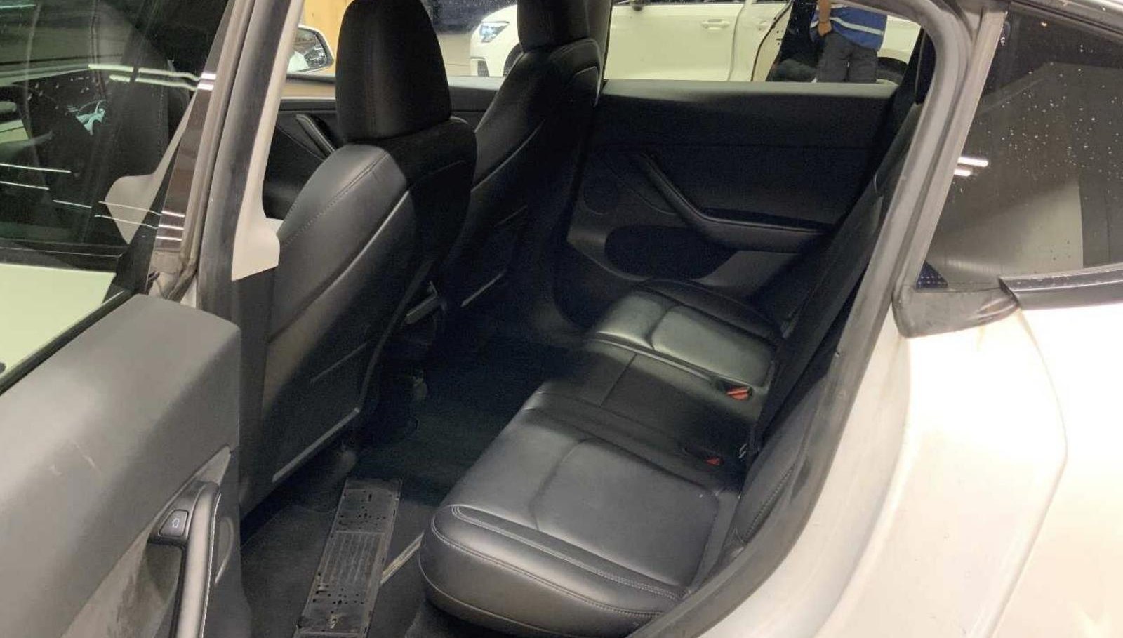 Tesla Model Y Long Range Dual AWD 8
