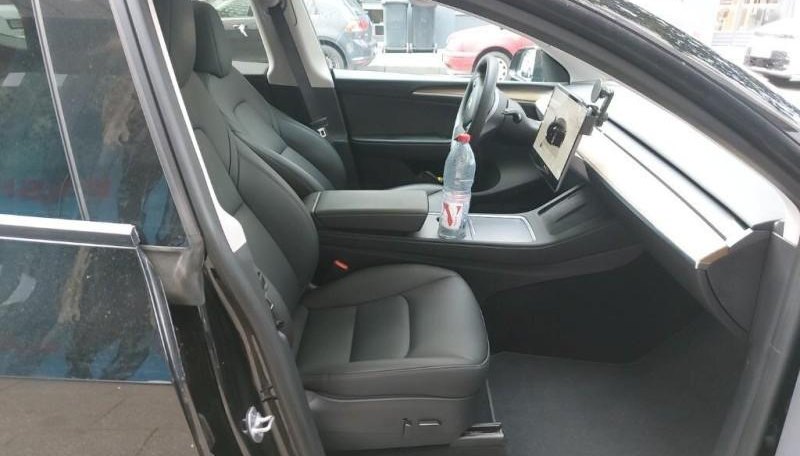 Tesla Model Y Long Range Dual AWD 4