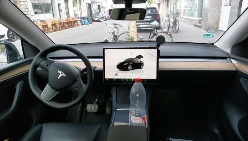 Tesla Model Y Long Range Dual AWD 5