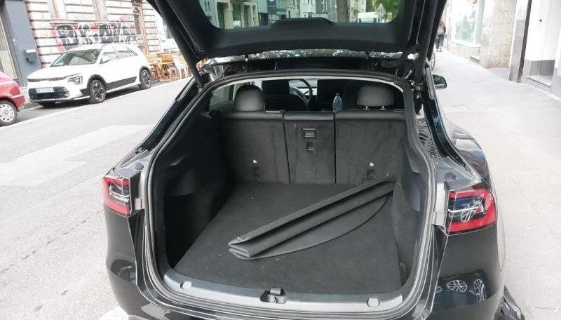 Tesla Model Y Long Range Dual AWD 7