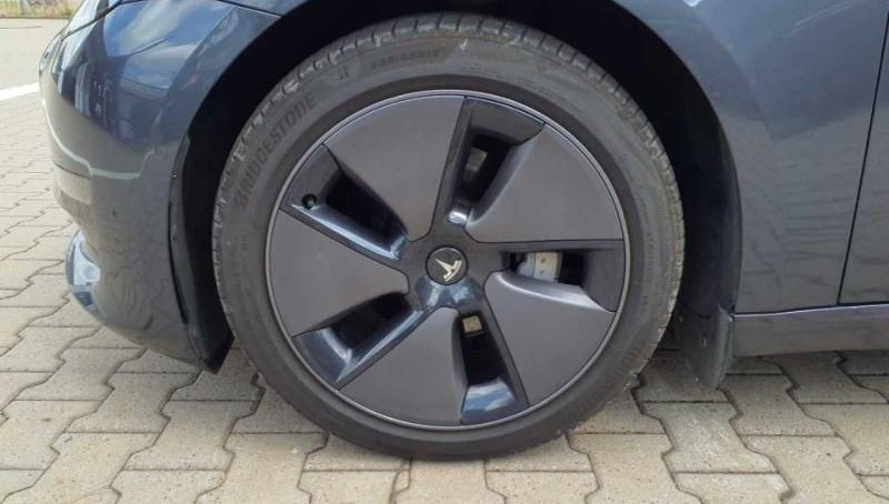 Tesla Model 3 Long Range Dual AWD 3