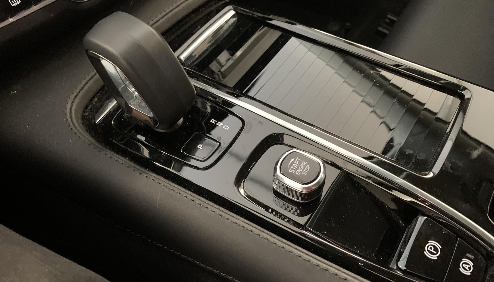 Volvo V90 Core Recharge Plug-In AWD 11