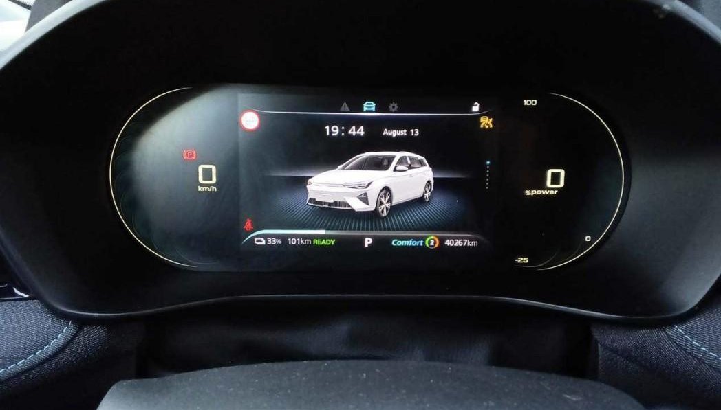 MG MG5 Luxury 8