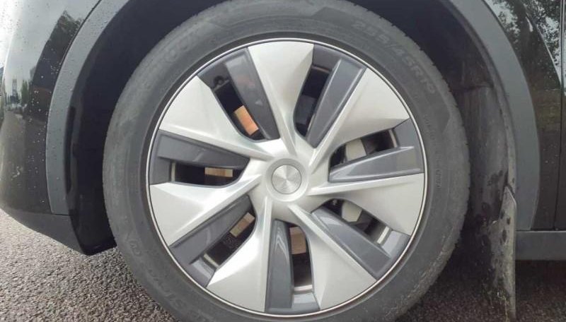 Tesla Model Y Long Range Dual AWD 3