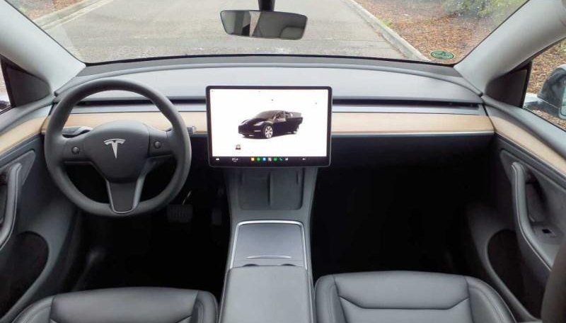 Tesla Model Y Long Range Dual AWD 5
