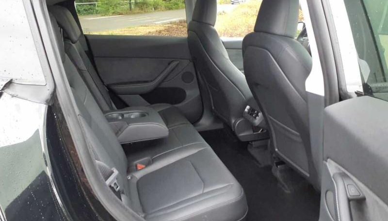 Tesla Model Y Long Range Dual AWD 8