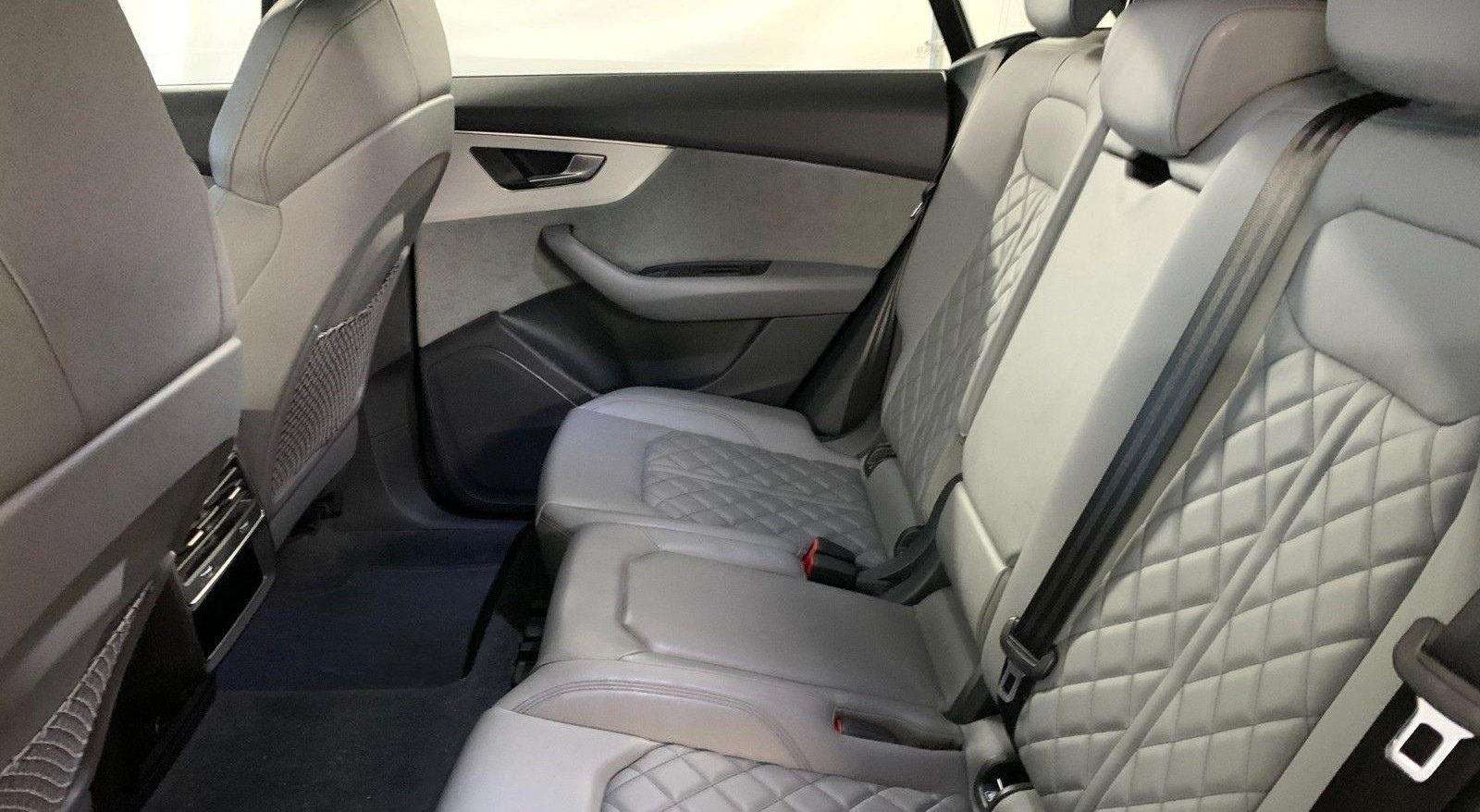 Audi Q8 S-Line Competition Plus 10