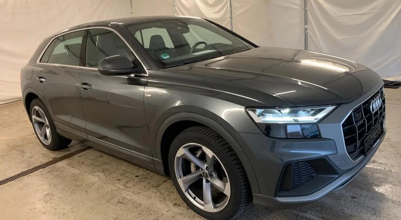 Audi Q8 S-Line Competition Plus 2