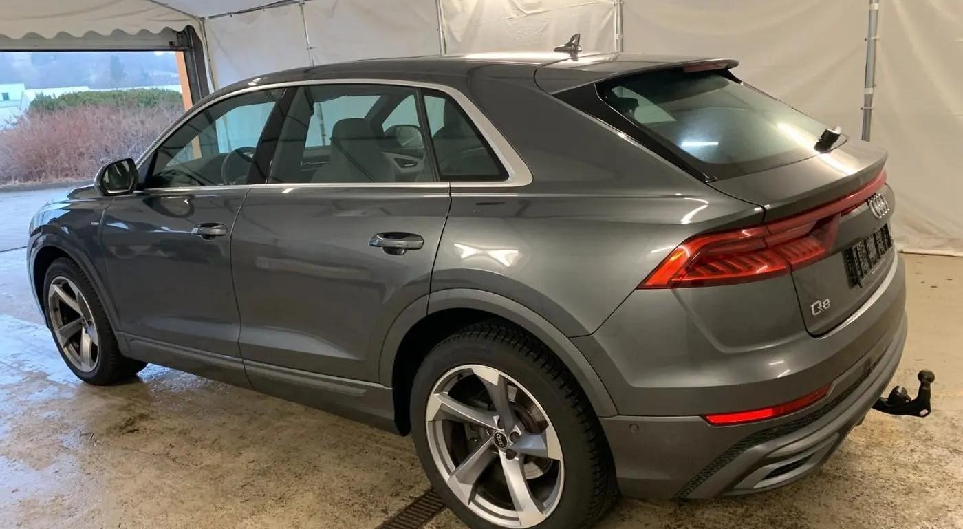 Audi Q8 S-Line Competition Plus 3