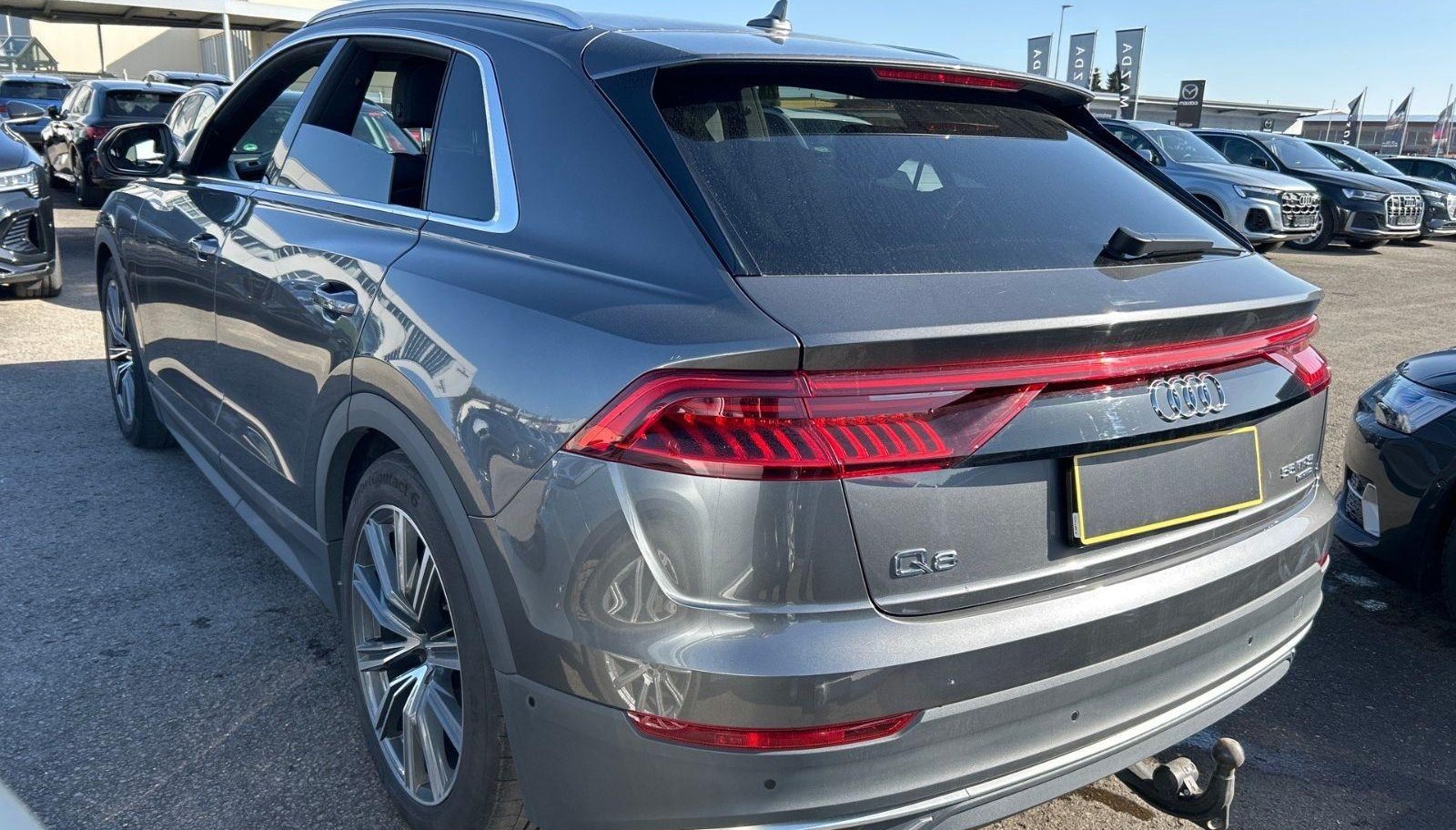 Audi Q8 S-Line Competition Plus 3