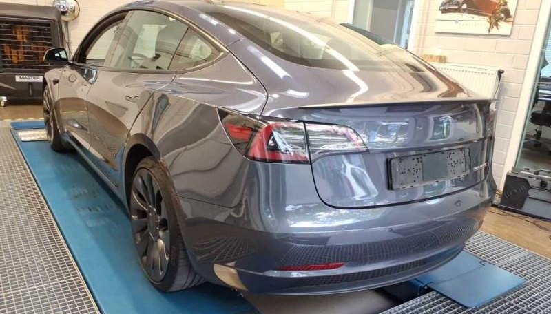 Tesla Model 3 Performance Dual AWD 10