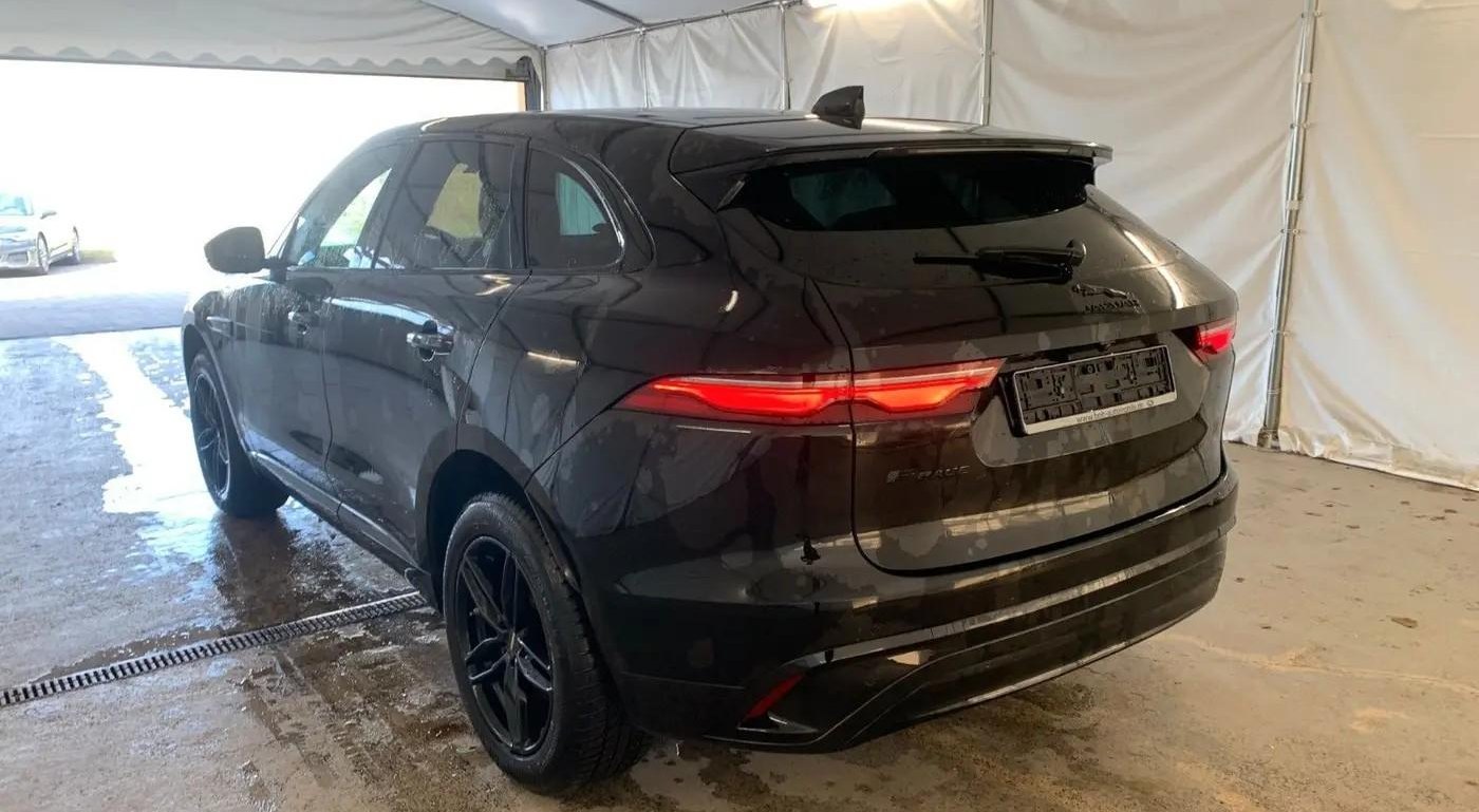 Jaguar F-Pace R-DYNAMIC S 3