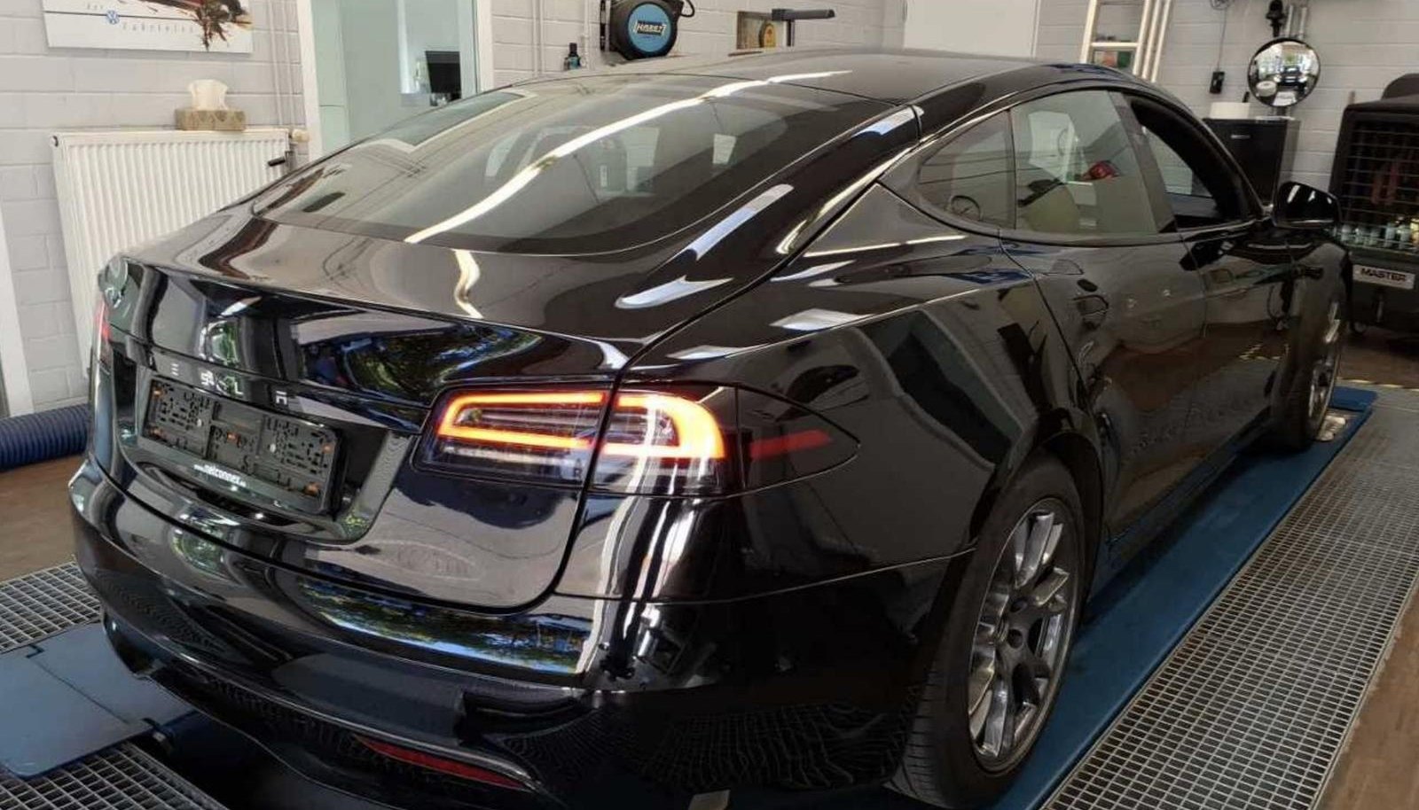Tesla Model S Model S AWD 2