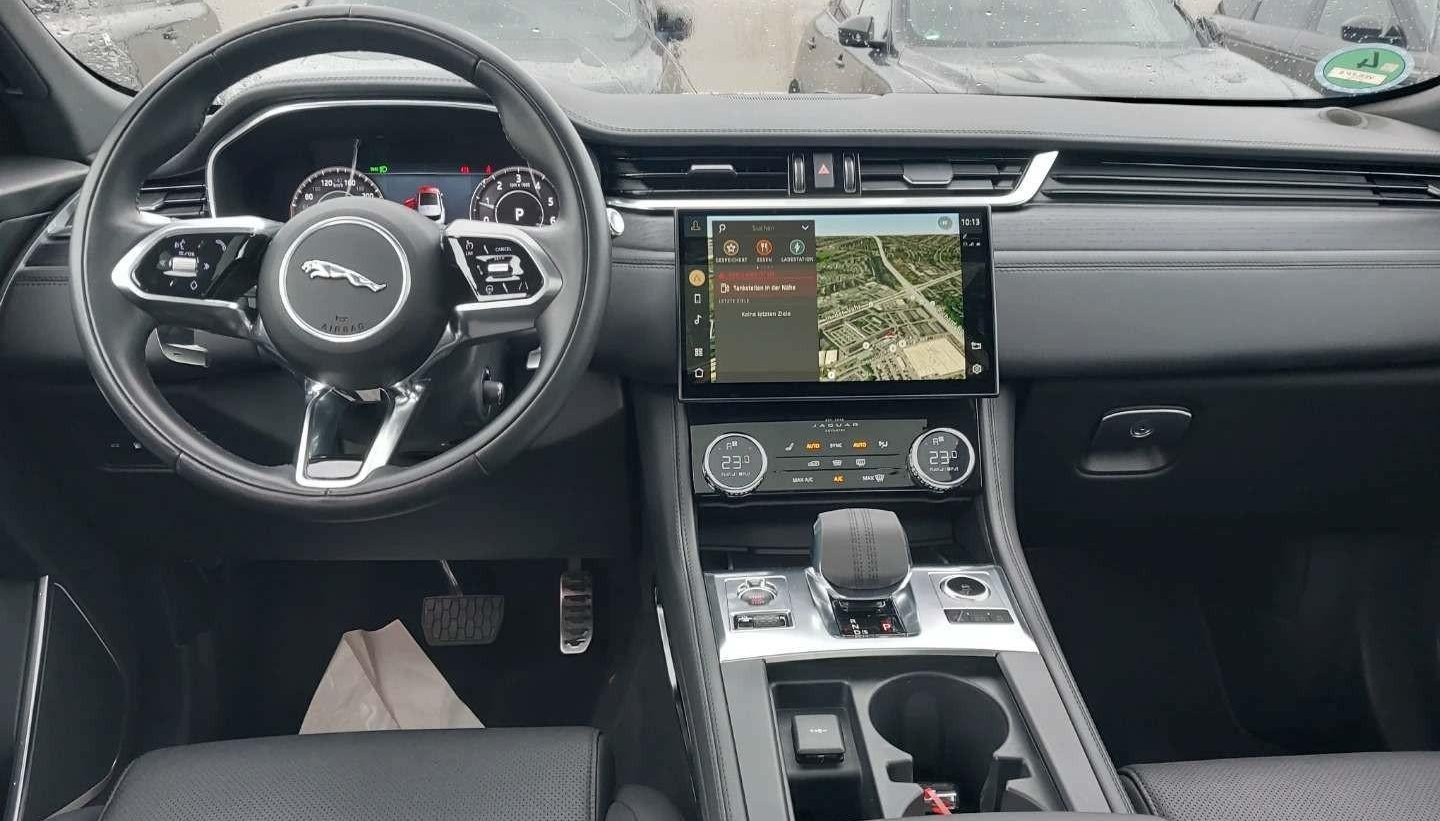 Jaguar F-Pace S AWD Plug-In Hybrid 2