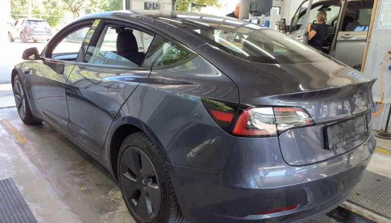 Tesla Model 3 Long Range Dual AWD 3
