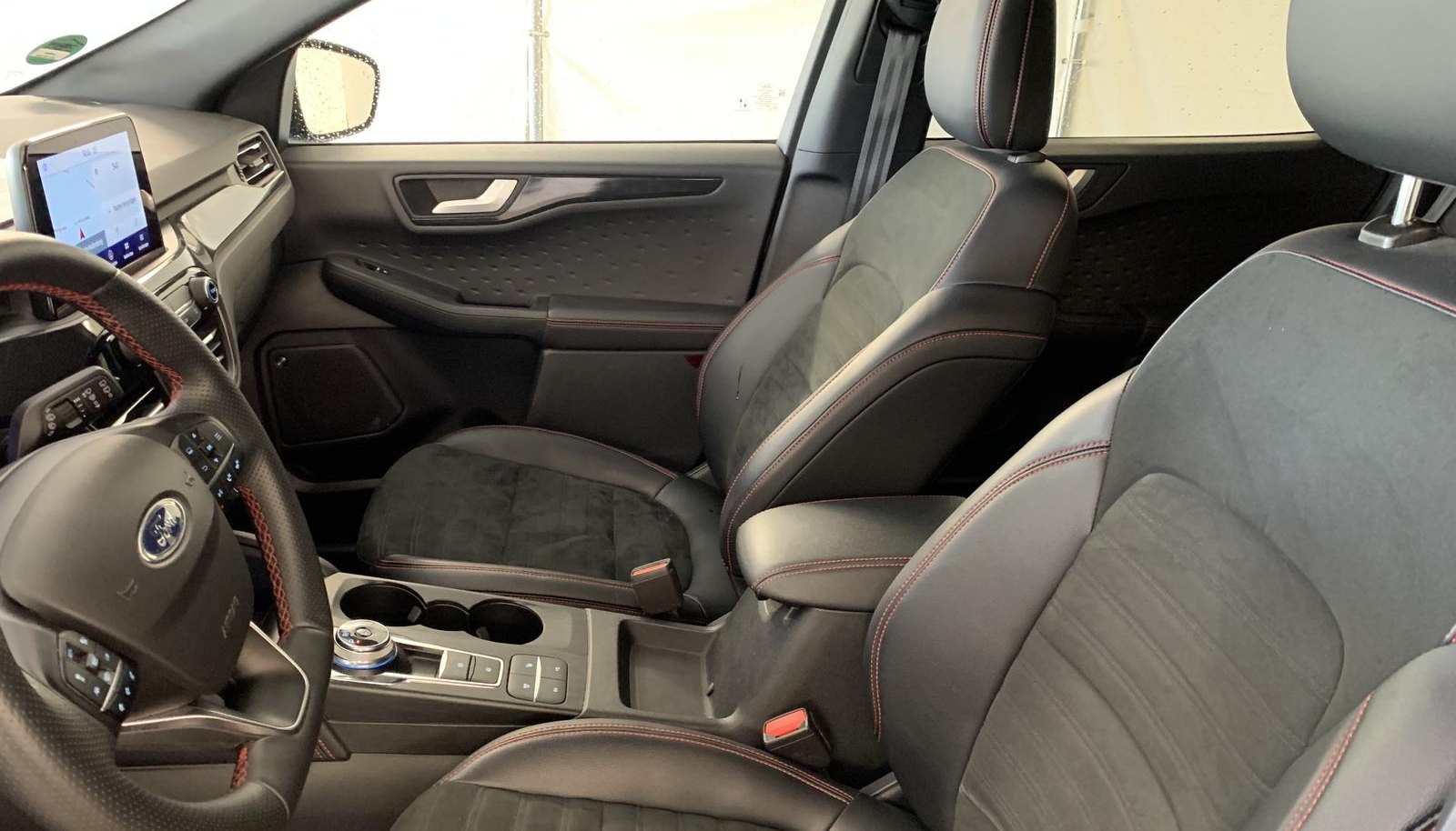 Ford Kuga Plug-In Hybrid ST-Line X 12