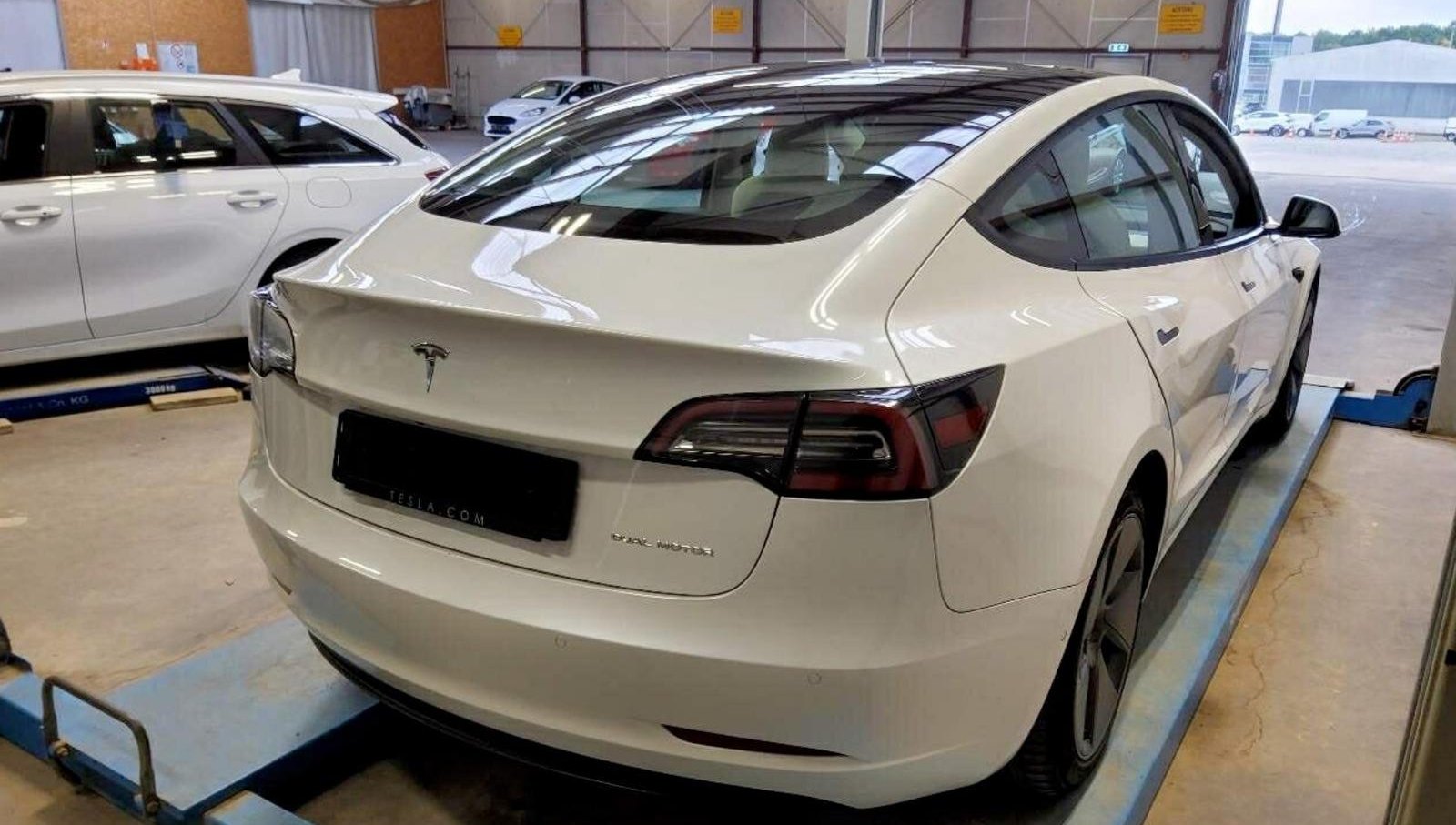 Tesla Model 3 Long Range Dual AWD 4