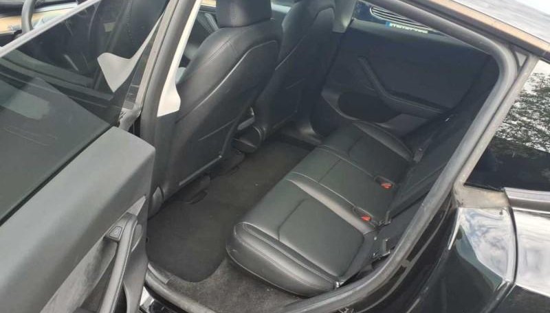 Tesla Model Y Basis RWD 6