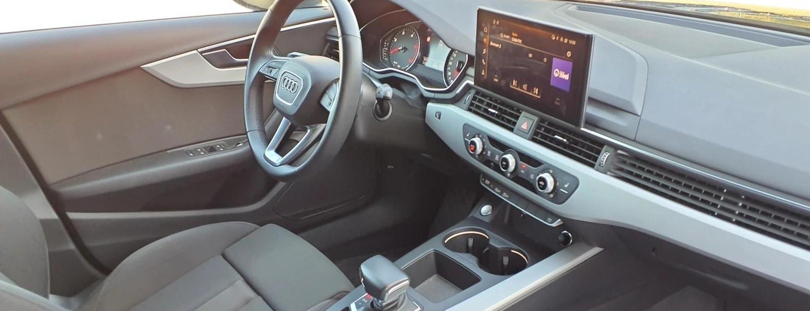 Audi A4 40 TDI basis 9