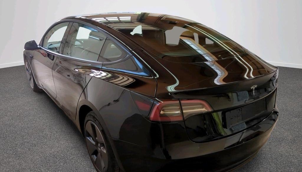 Tesla Model 3 Long Range RWD 3