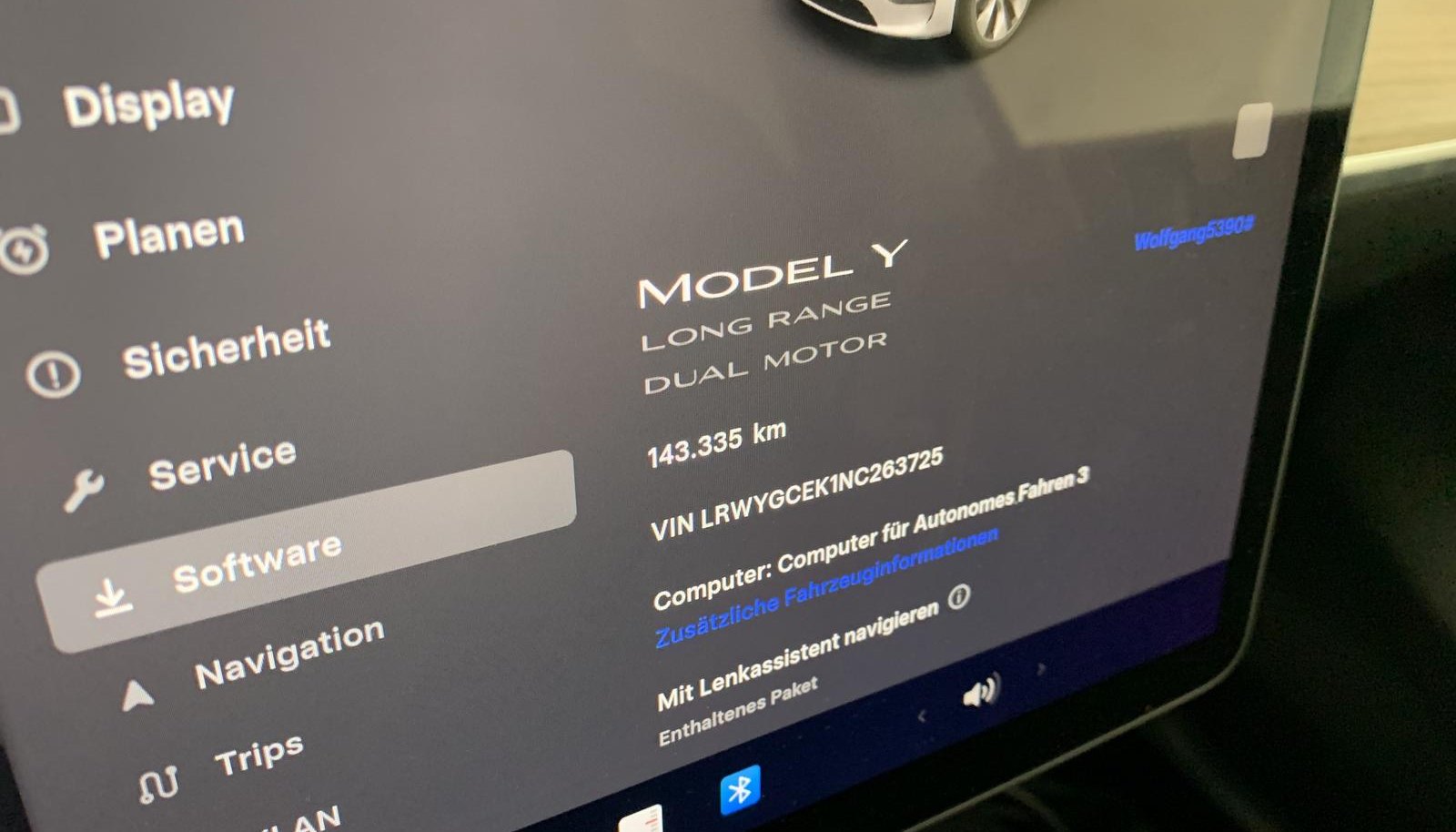 Tesla Model Y Long Range Dual AWD 11
