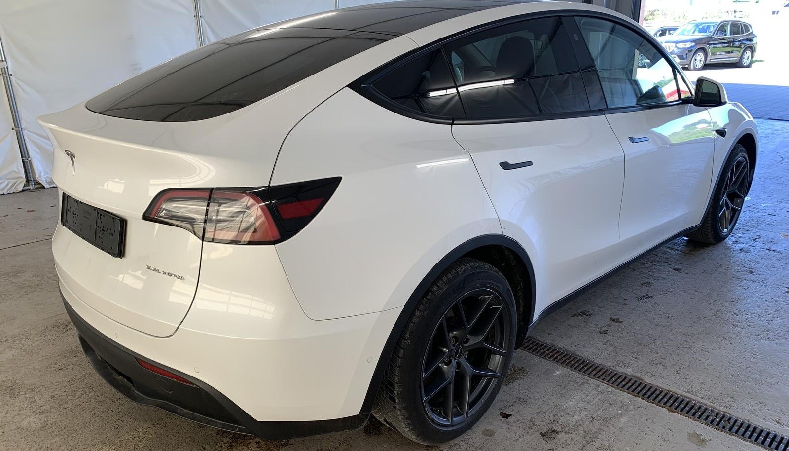 Tesla Model Y Long Range Dual AWD 5