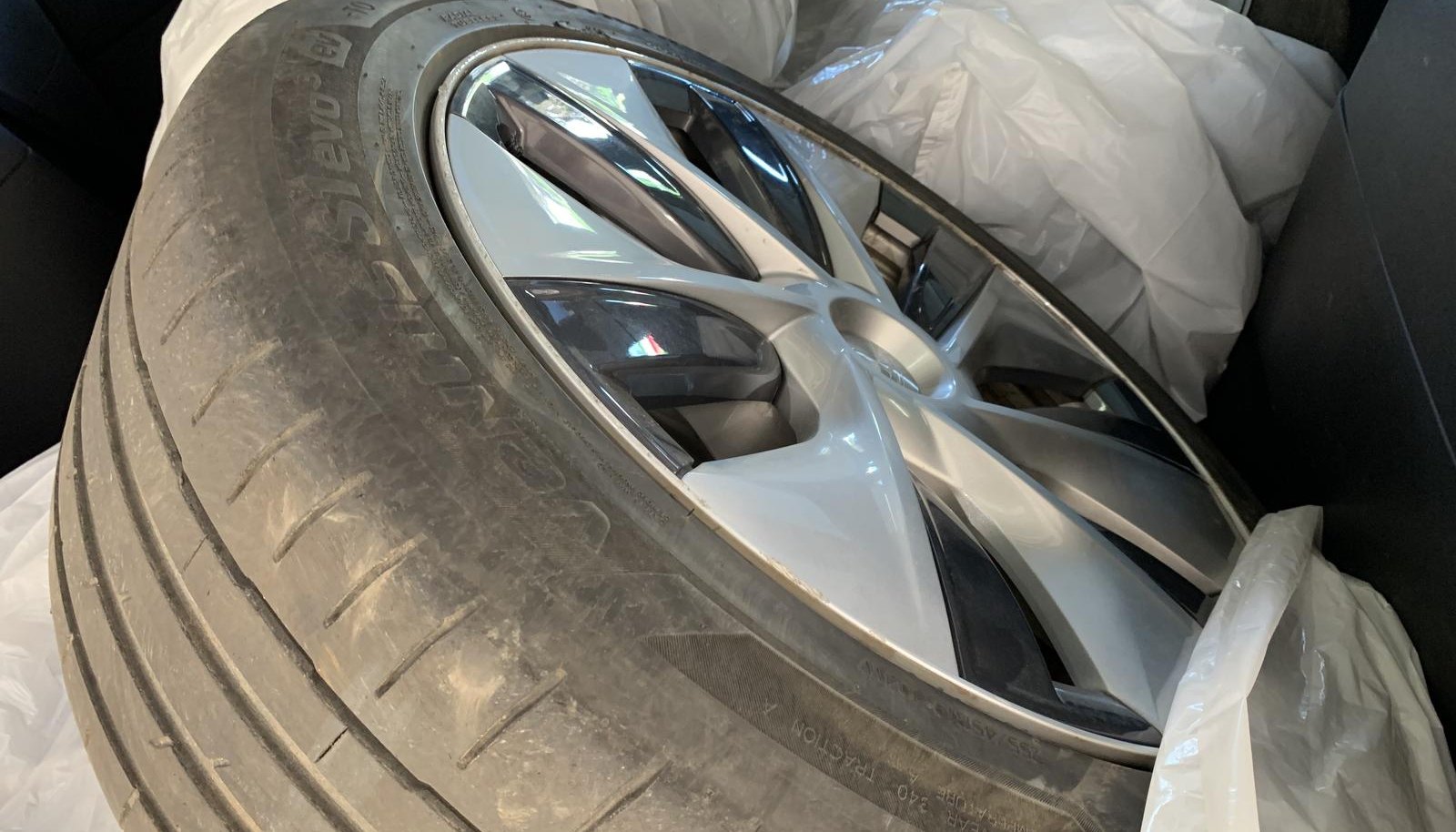 Tesla Model Y Long Range Dual AWD 7