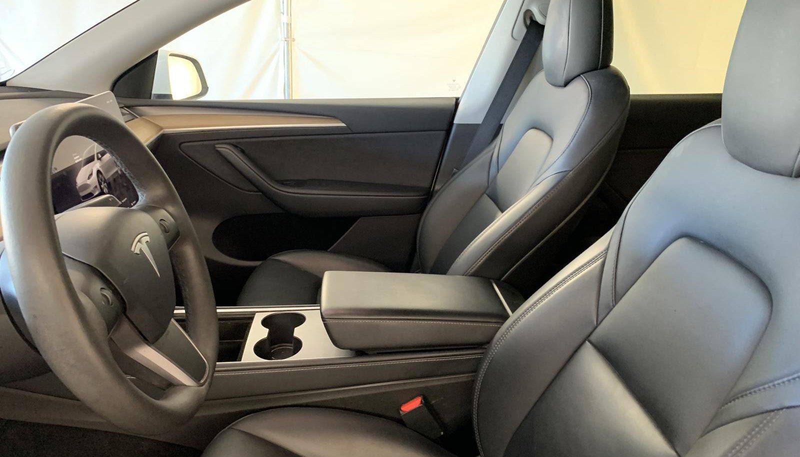 Tesla Model Y Long Range Dual AWD 9