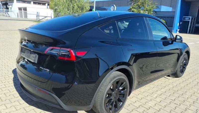 Tesla Model Y Long Range Dual AWD 4