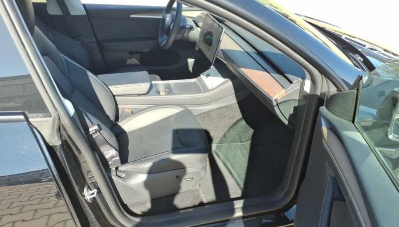 Tesla Model Y Long Range Dual AWD 6