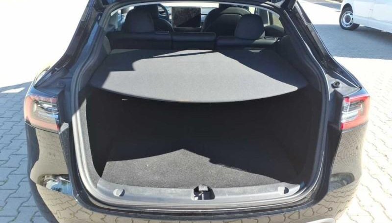 Tesla Model Y Long Range Dual AWD 7