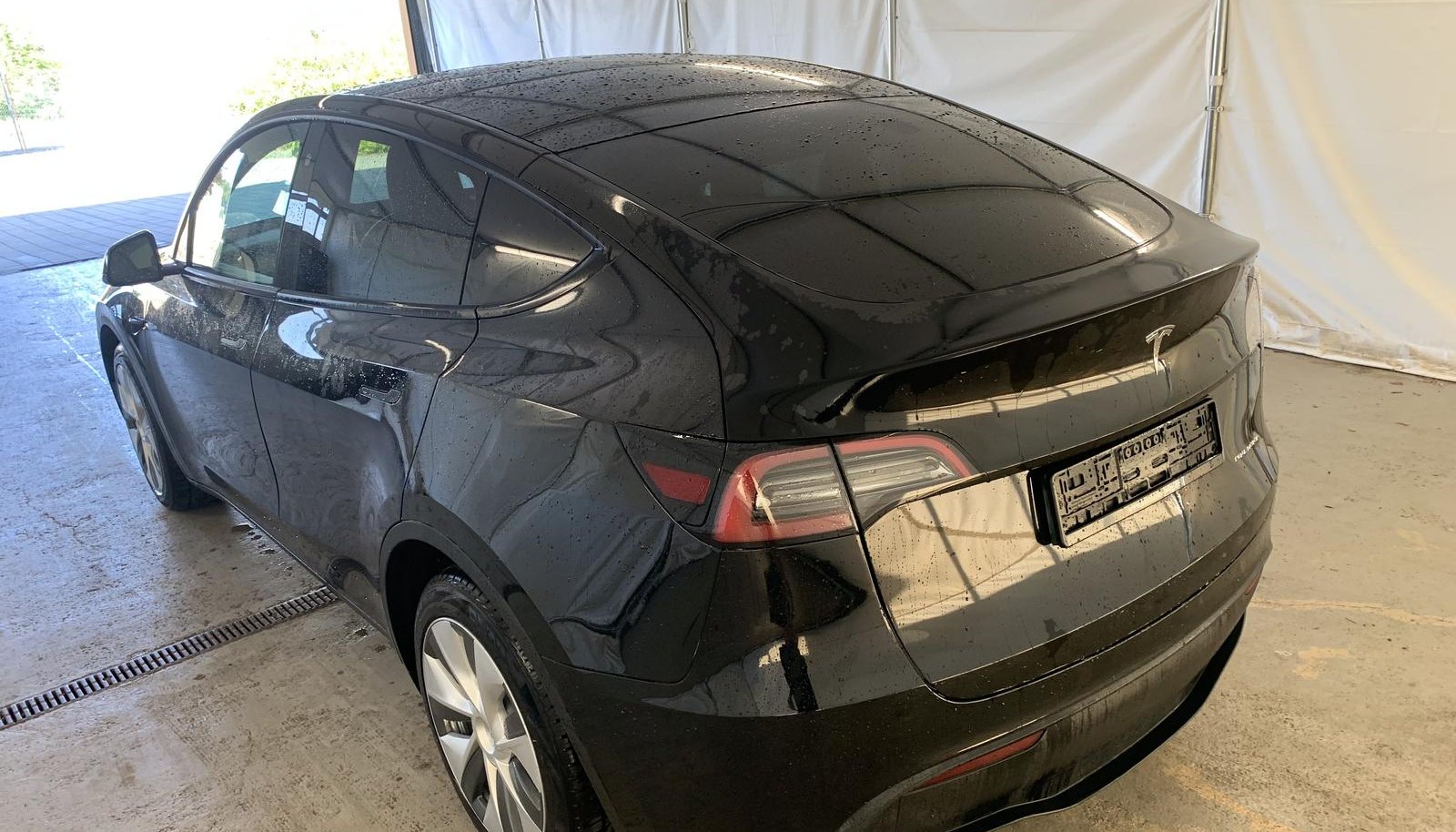 Tesla Model Y Long Range Dual AWD 4
