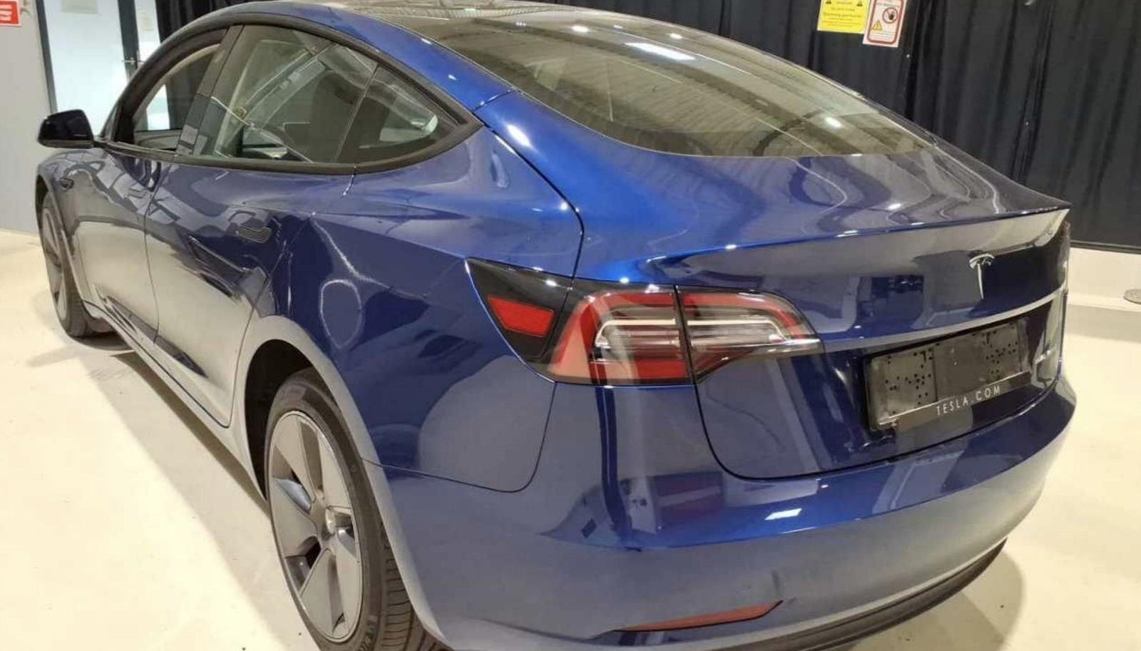 Tesla Model 3 Long Range Dual AWD 3