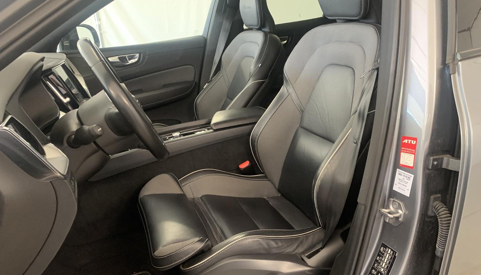 Volvo XC60 T8 R Design 5