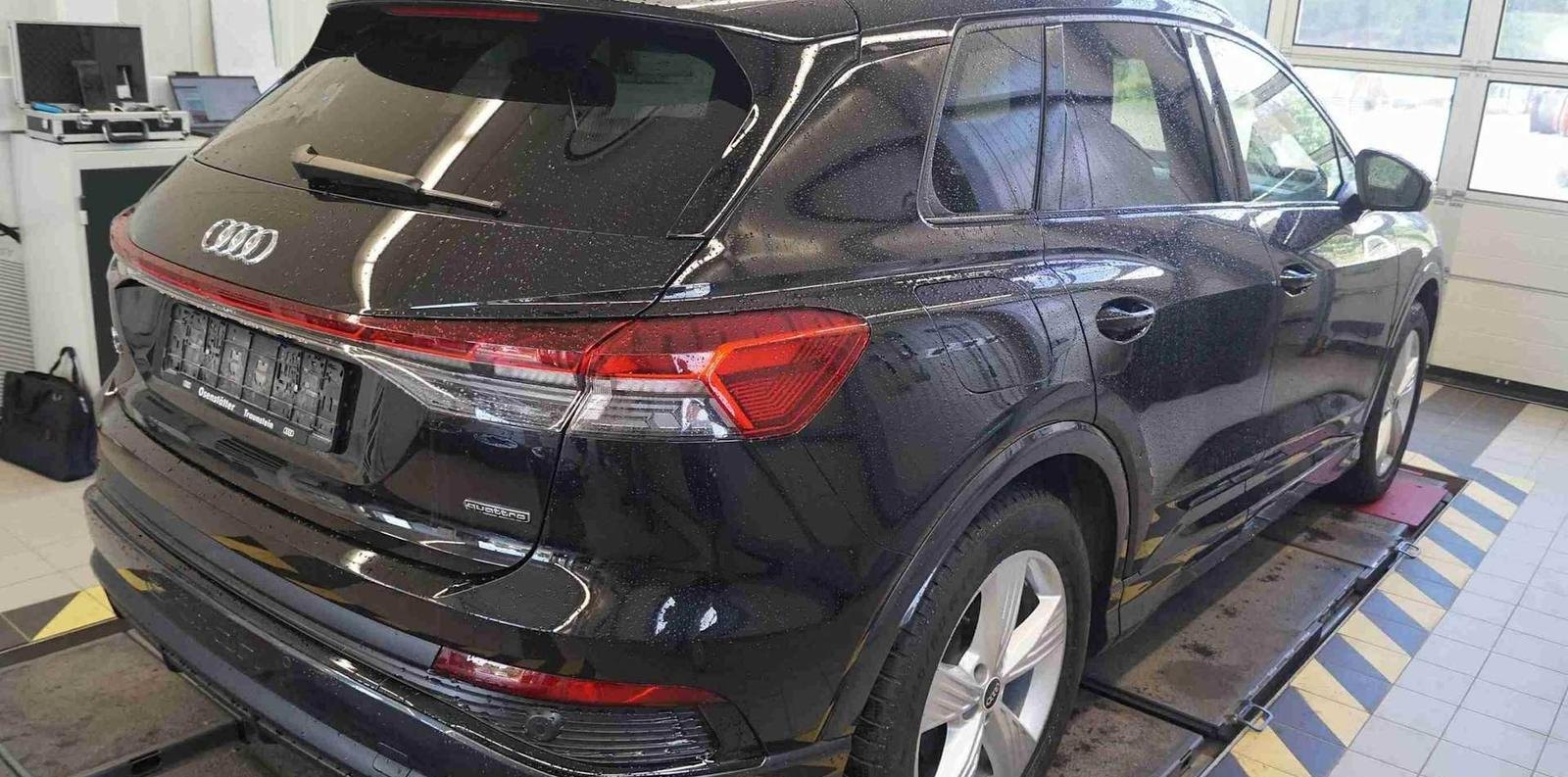 Audi Q4 S-Line 2