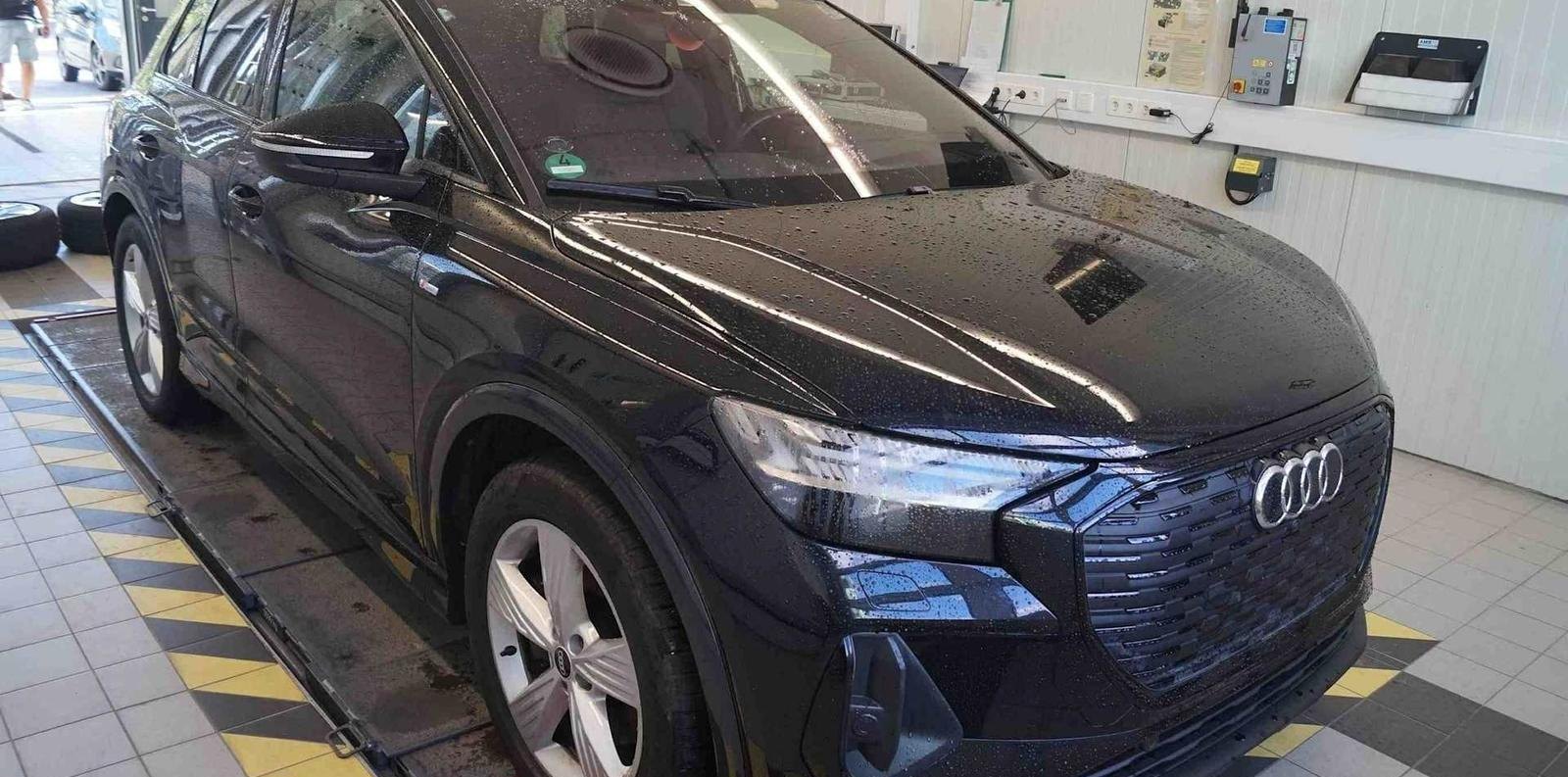 Audi Q4 S-Line 6