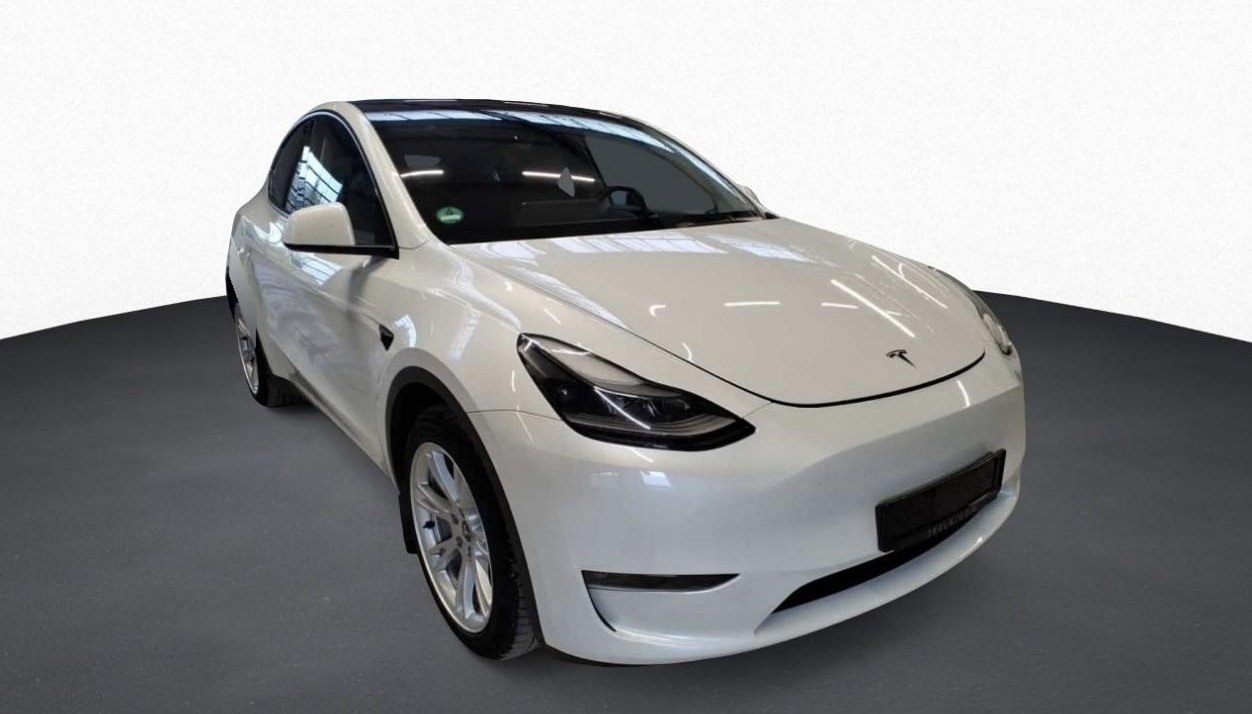 Tesla Model Y Long Range Dual AWD 2