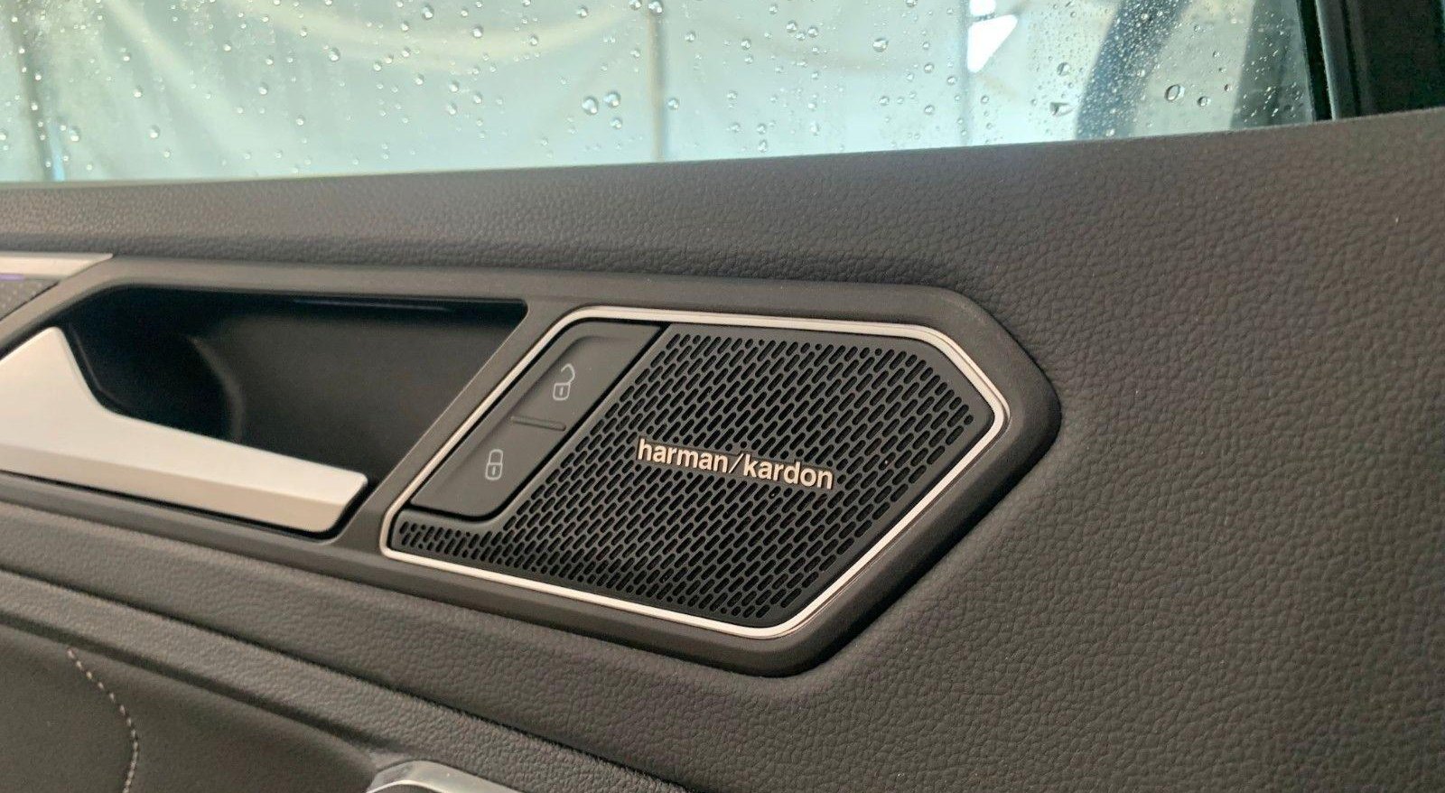 Volkswagen Tiguan R-Line 4Motion 7