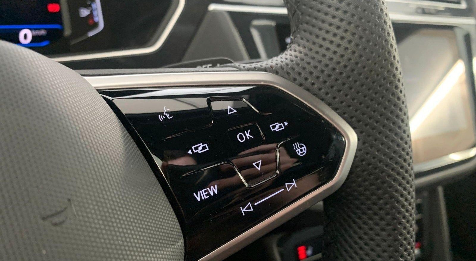 Volkswagen Tiguan R-Line 4Motion 9