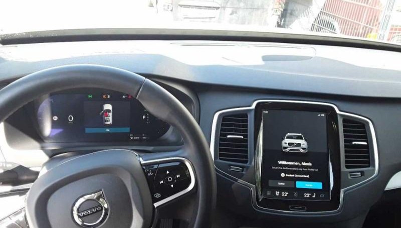Volvo XC90 Core Recharge Plug-In Hybrid AWD 2