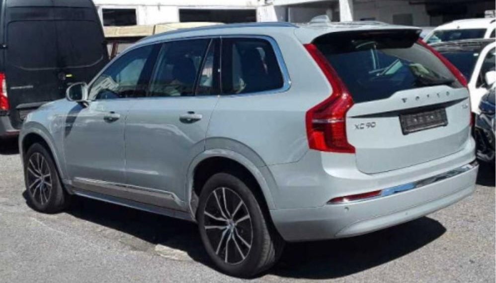 Volvo XC90 Core Recharge Plug-In Hybrid AWD 9