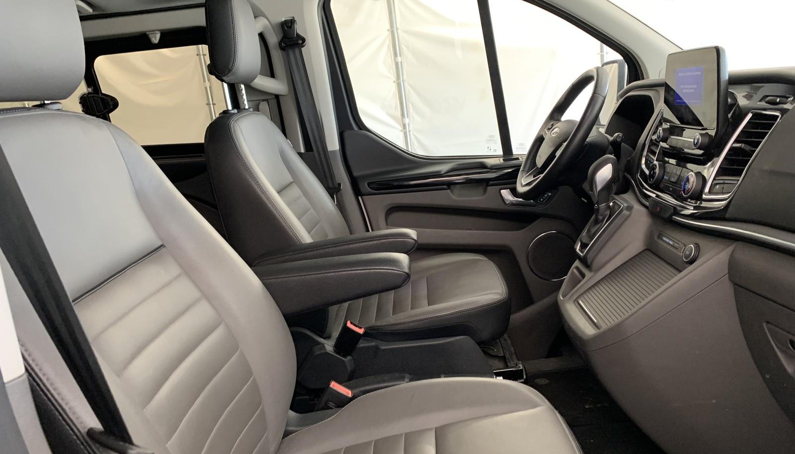 Ford Tourneo Titanium 2